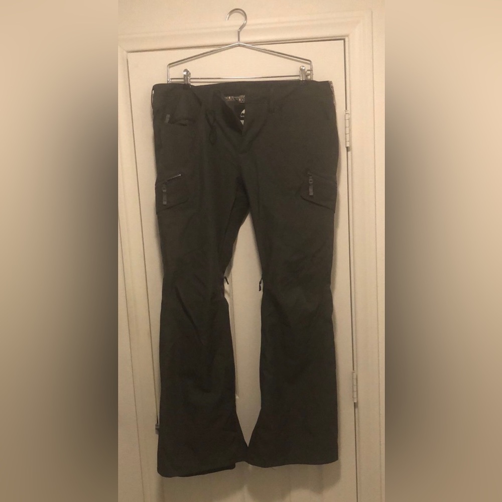 NWOT Woman Burton Snowboarding Pants (XL)